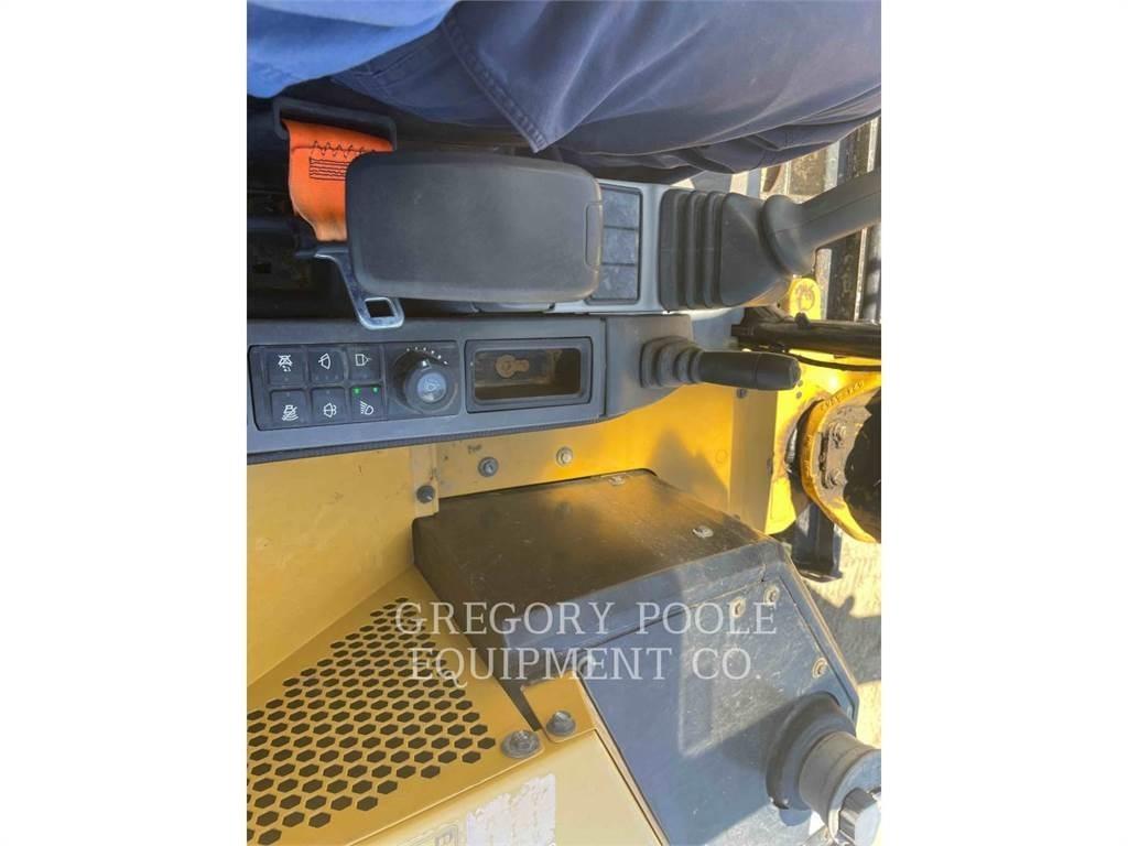 CAT 30607CR 履带挖掘机