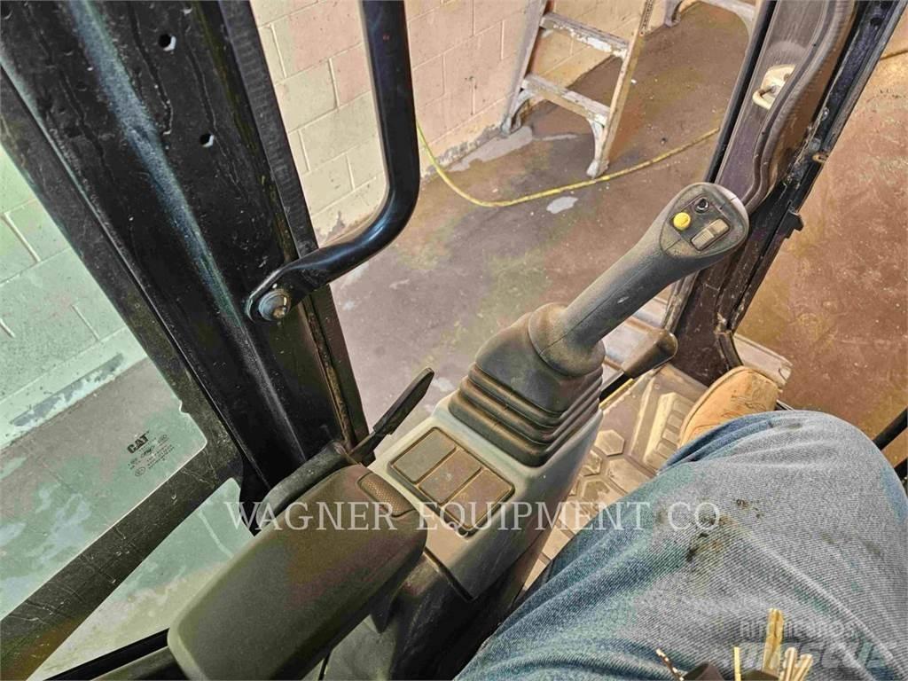 CAT 30807CR 履带挖掘机
