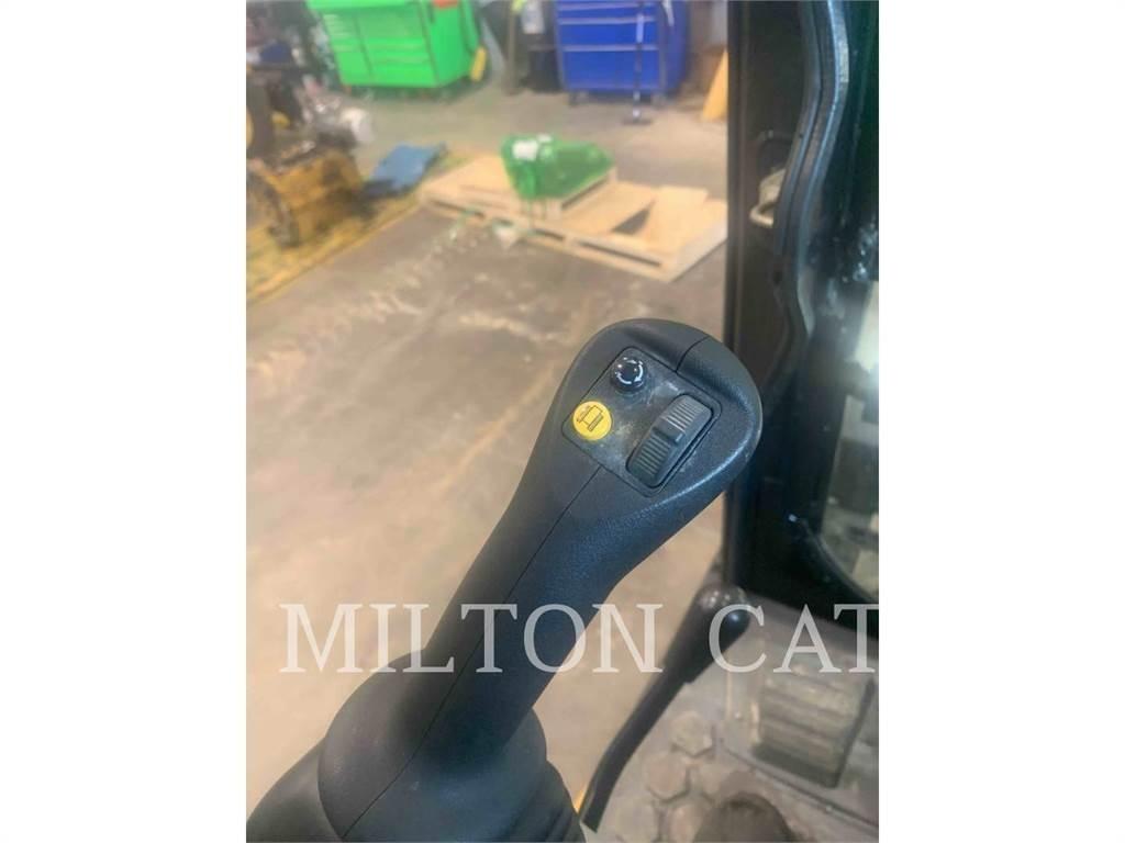 CAT 30807CR 履带挖掘机