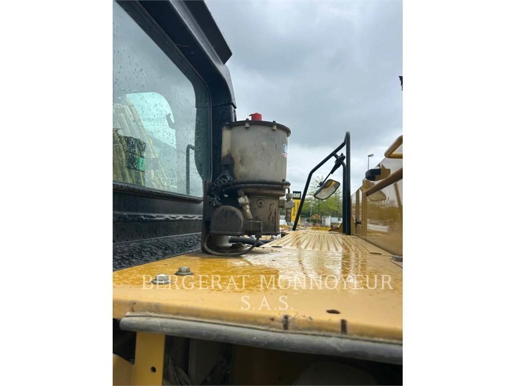 CAT 320 履带挖掘机