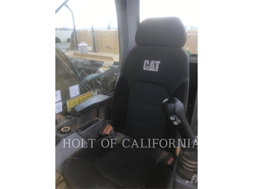 CAT 320 履带挖掘机