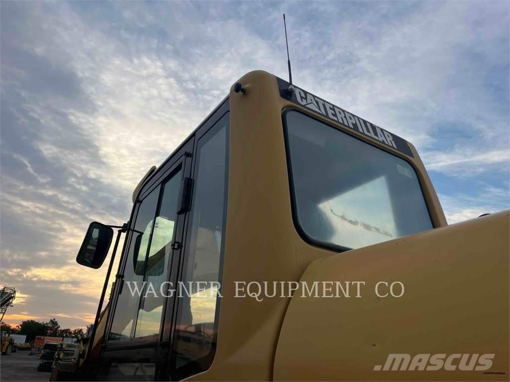 CAT 320CL 履带挖掘机