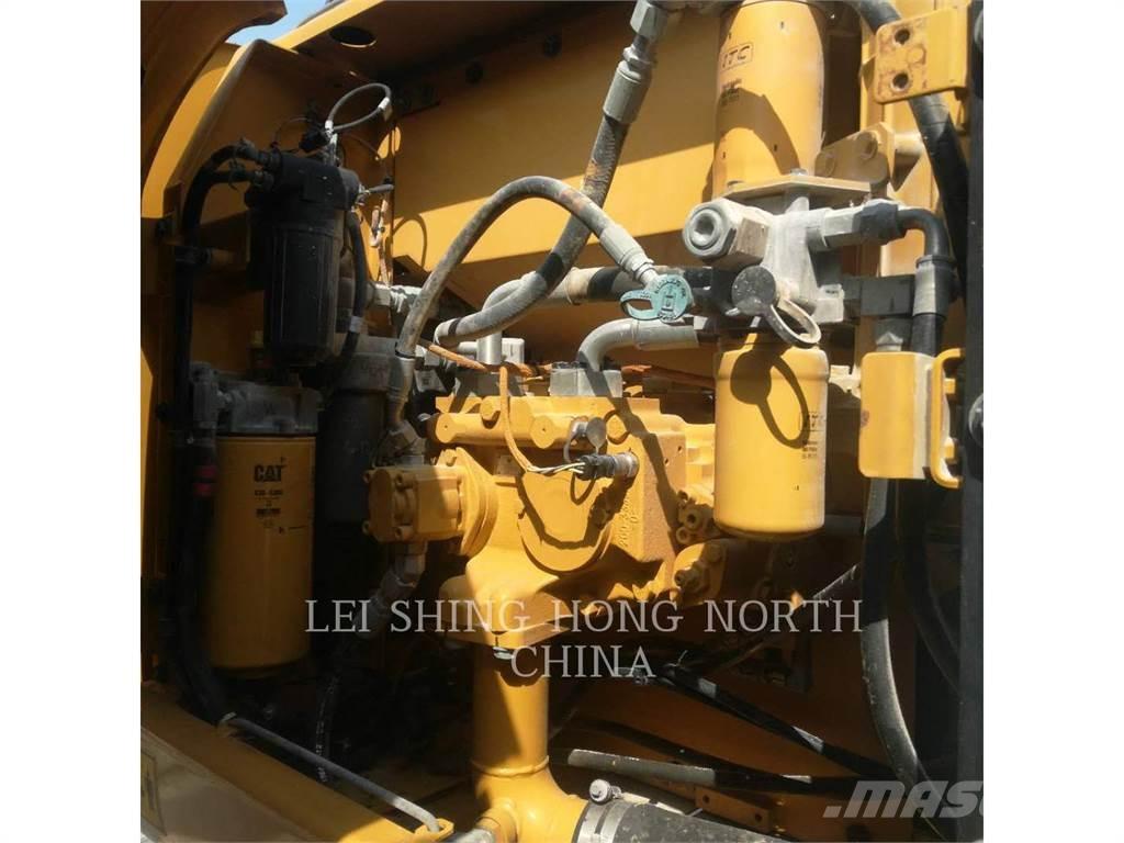 CAT 320D2 履带挖掘机