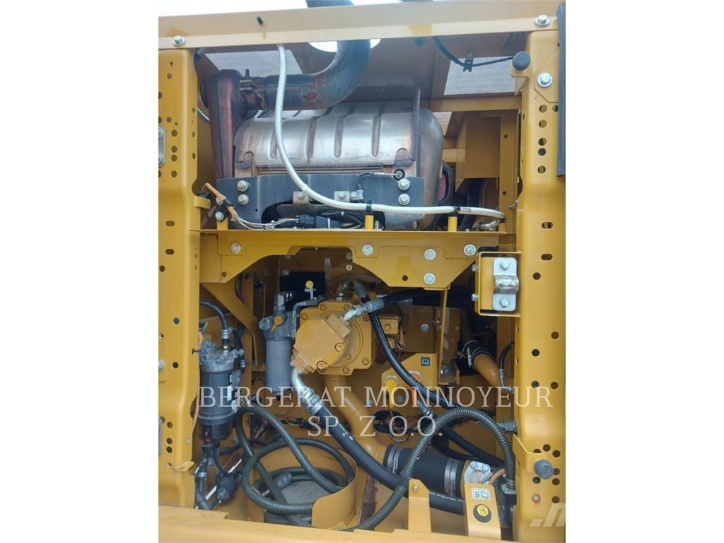 CAT 323 履带挖掘机