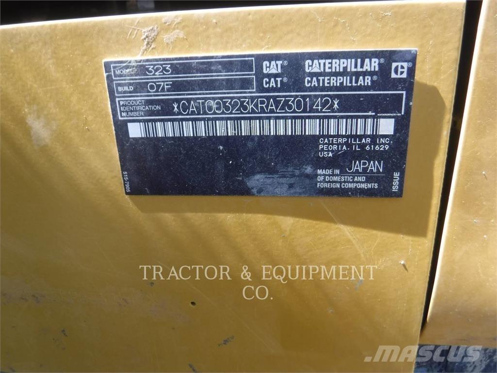 CAT 323 履带挖掘机