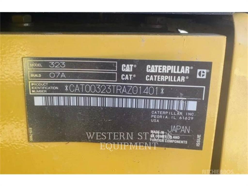 CAT 323 履带挖掘机