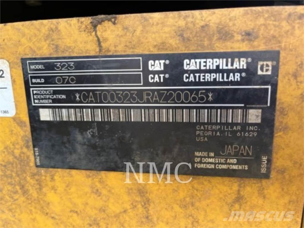 CAT 323 履带挖掘机