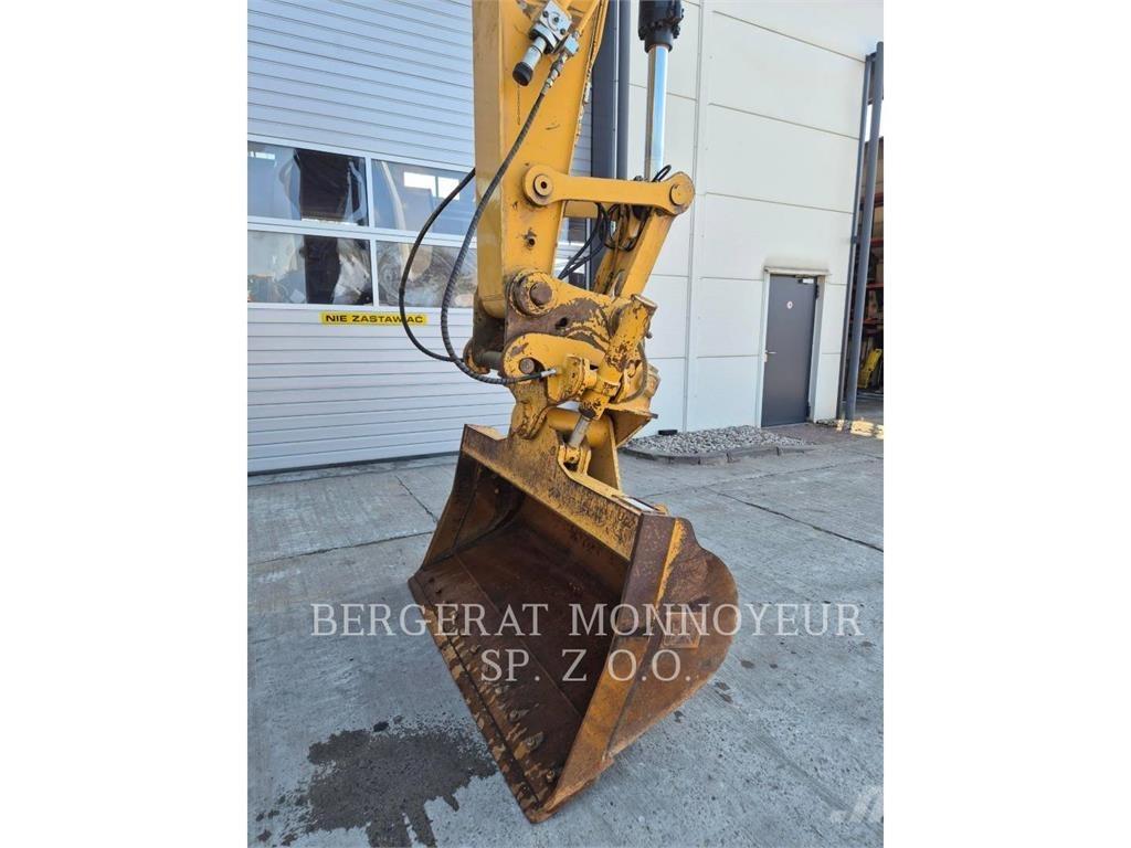 CAT 323 履带挖掘机