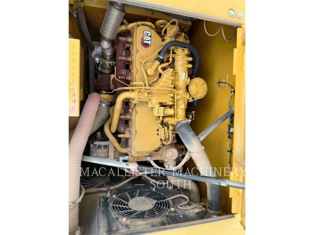 CAT 323 履带挖掘机