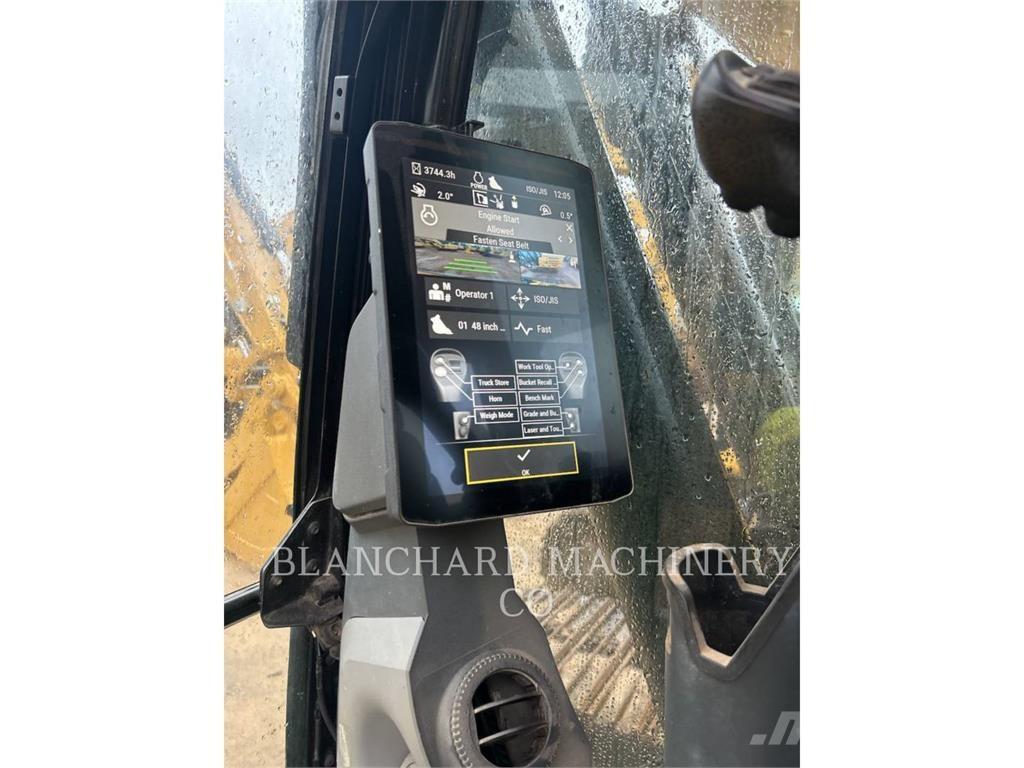 CAT 323 履带挖掘机