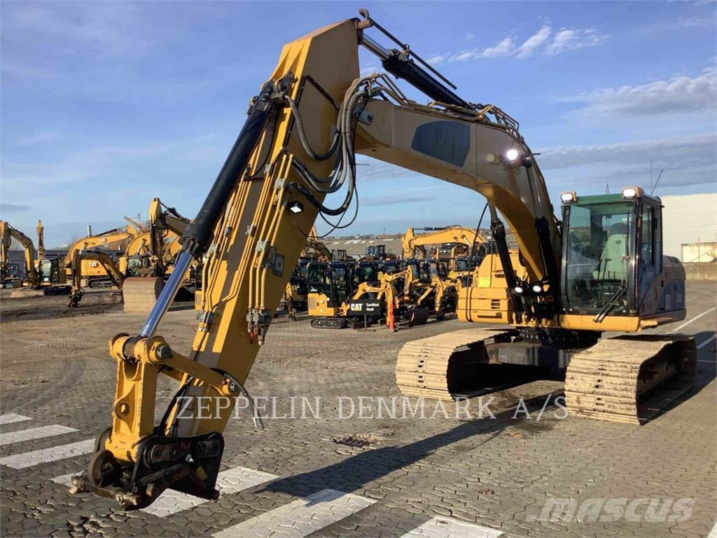 CAT 323DL 履带挖掘机