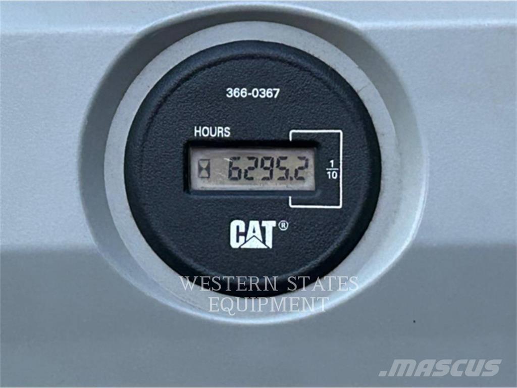 CAT 323F 履带挖掘机