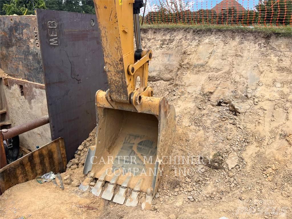 CAT 323FL 履带挖掘机