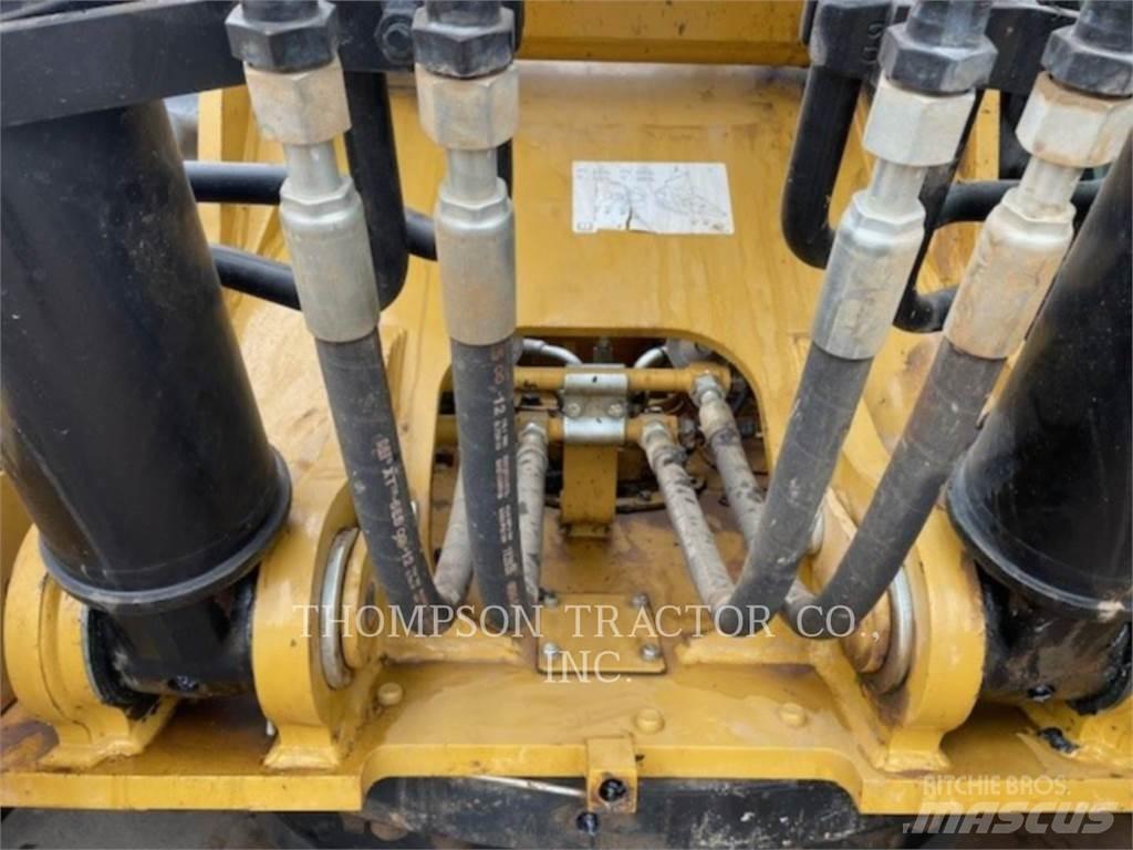 CAT 326 履带挖掘机