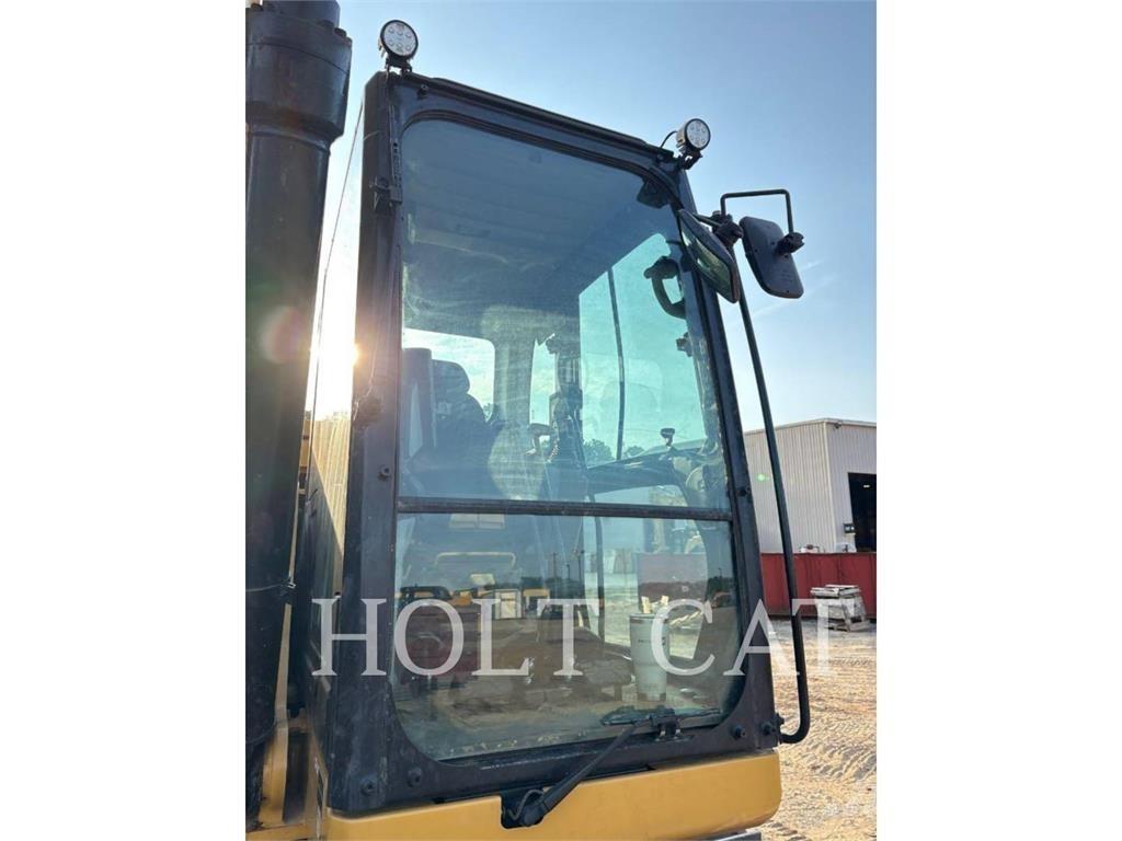 CAT 326 履带挖掘机