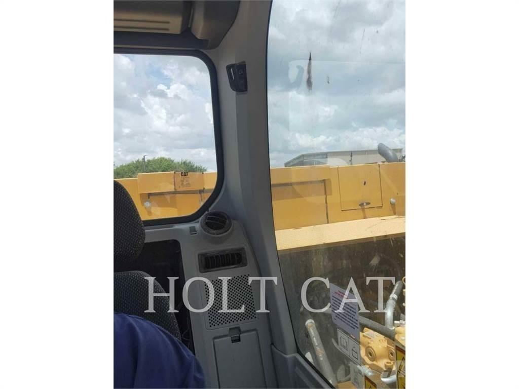 CAT 326 LRF 履带挖掘机