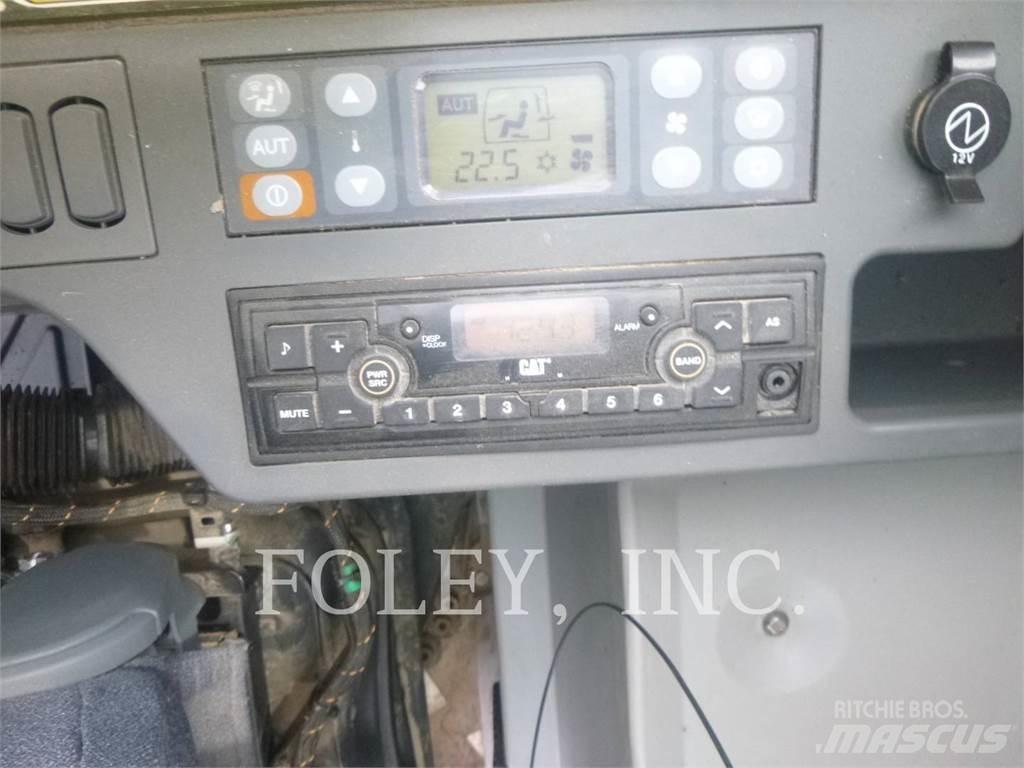 CAT 326FL 履带挖掘机