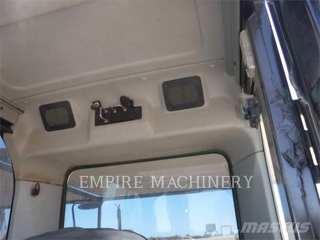 CAT 328DLCR 履带挖掘机