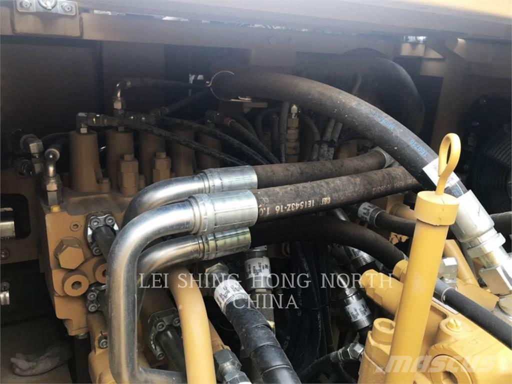 CAT 330D2L 履带挖掘机