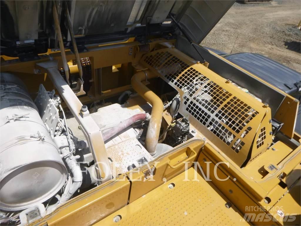 CAT 349FL 履带挖掘机