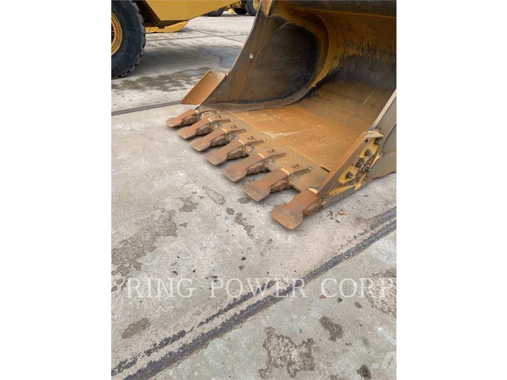 CAT 352-08 履带挖掘机