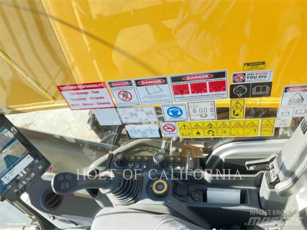 CAT 374 履带挖掘机