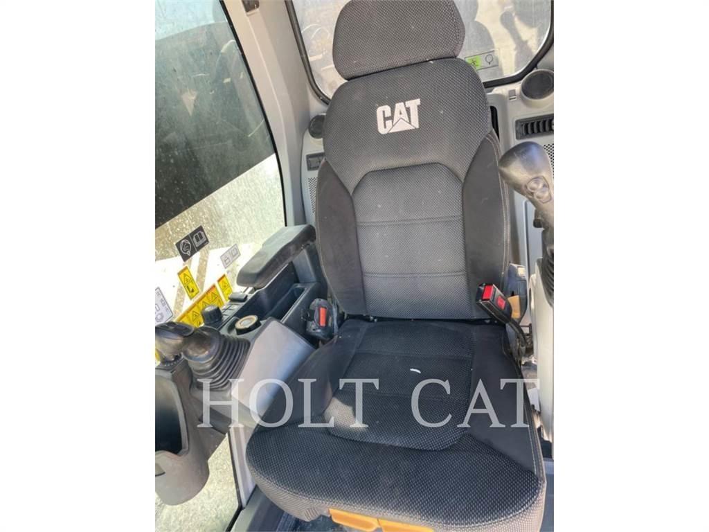 CAT 374 履带挖掘机