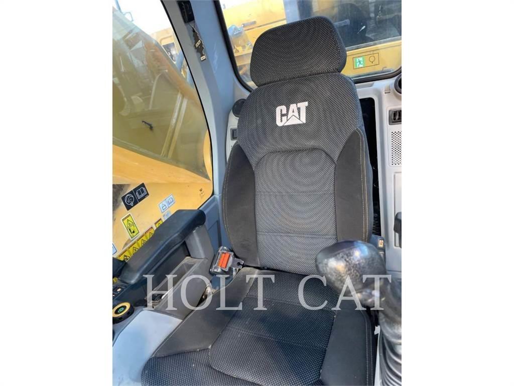 CAT 374 履带挖掘机