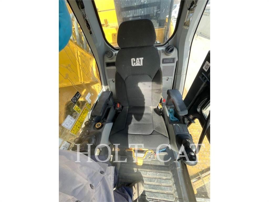 CAT 374 履带挖掘机