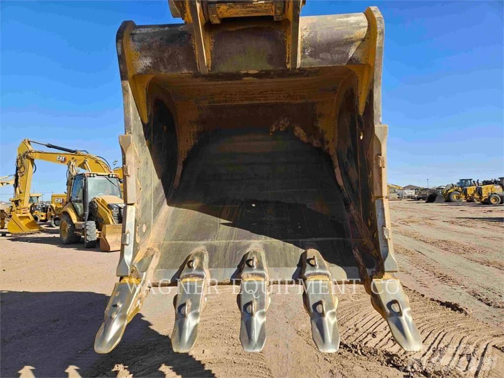 CAT 374 履带挖掘机