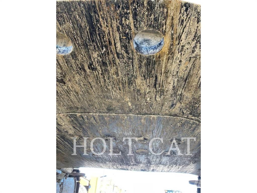 CAT 374 履带挖掘机