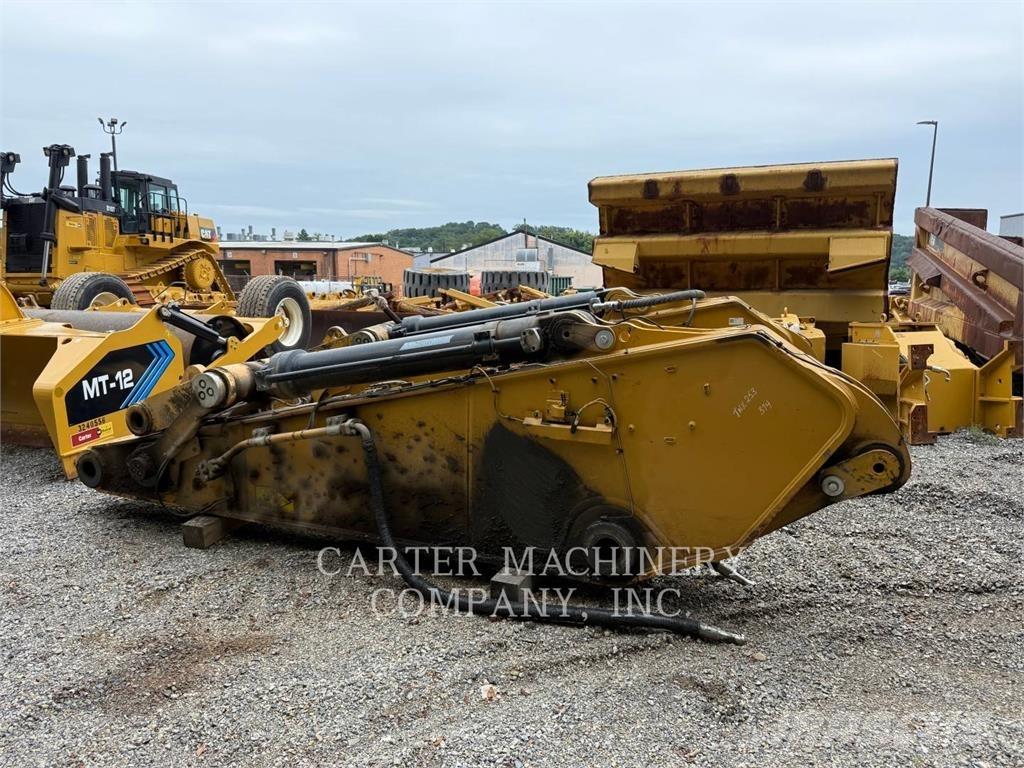 CAT 374-07 履带挖掘机