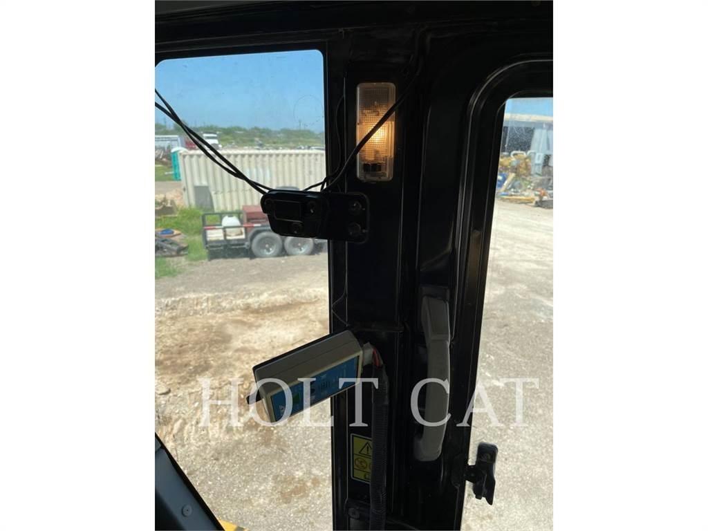 CAT 374FL 履带挖掘机