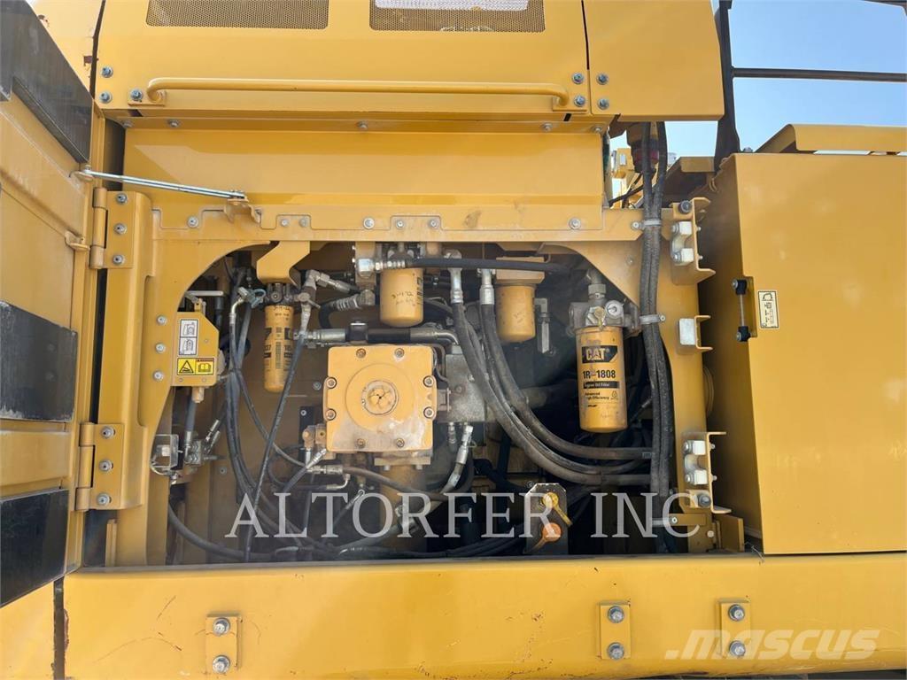 CAT 374FL 履带挖掘机