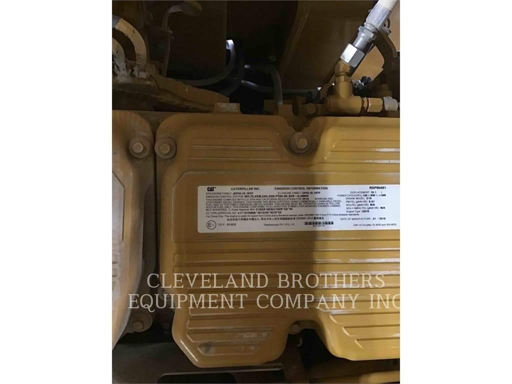 CAT 390FL 履带挖掘机