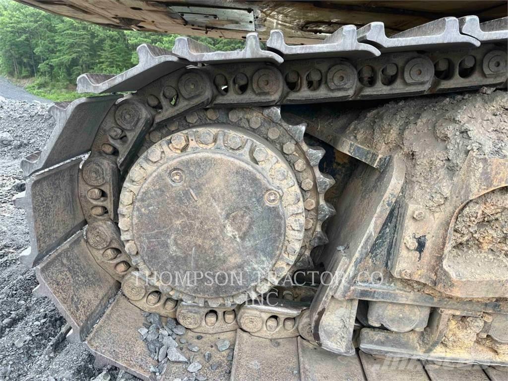 CAT 390FL 履带挖掘机