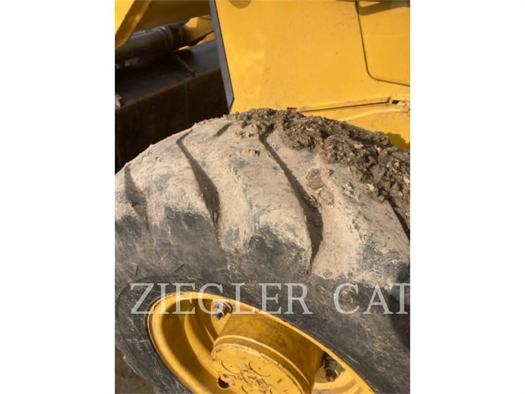 CAT 420F2 反铲装载机