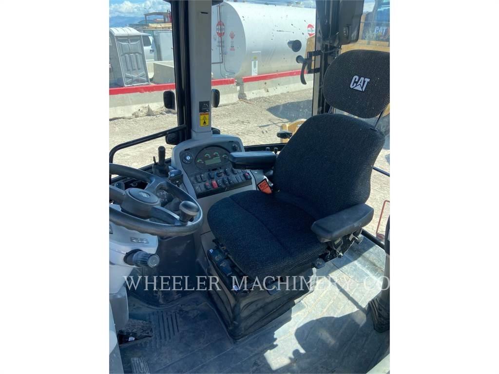 CAT 420F2 反铲装载机