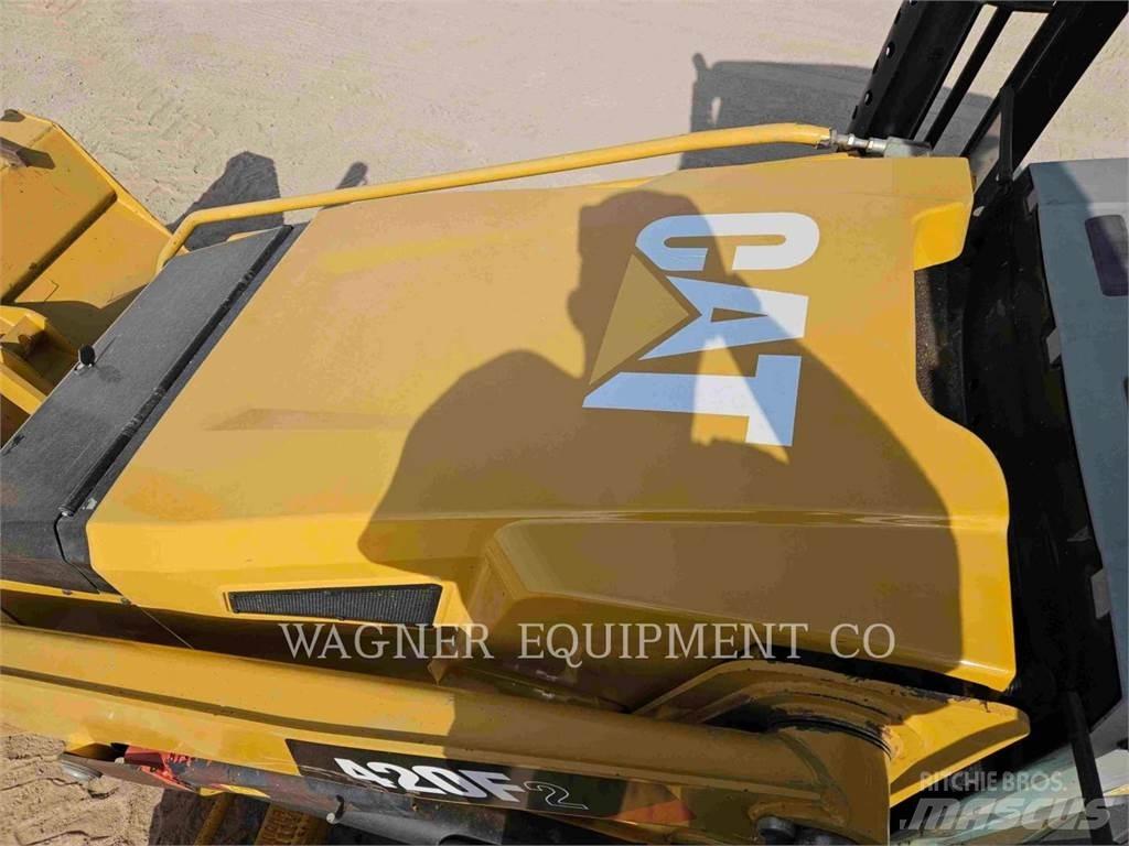 CAT 420F2 4WDS 反铲装载机