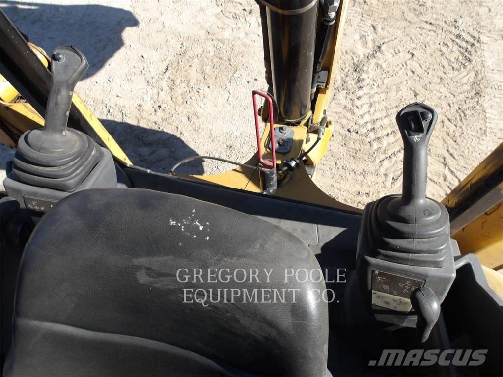 CAT 420F2IT 反铲装载机