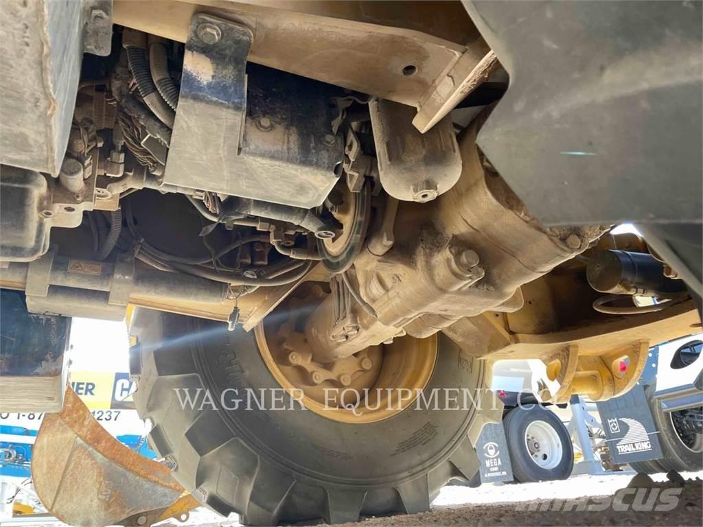 CAT 430F2 4WD 反铲装载机