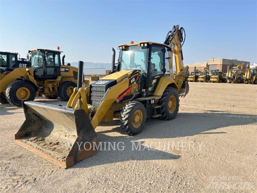 CAT 440 反铲装载机