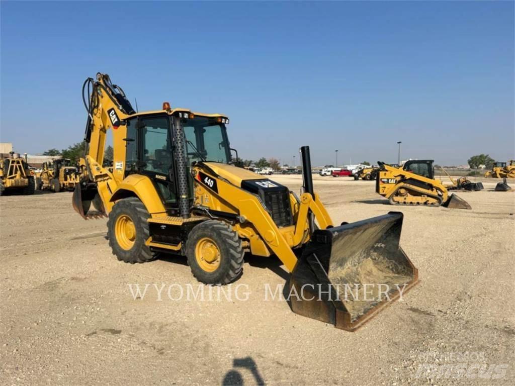 CAT 440 反铲装载机