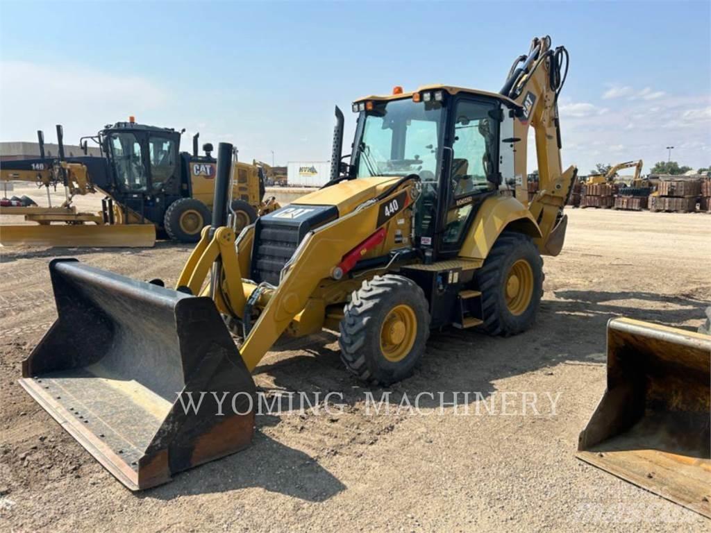 CAT 440 反铲装载机