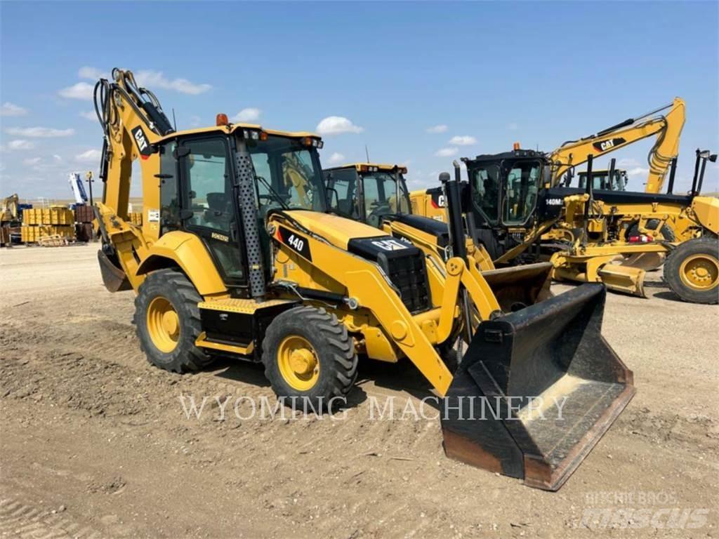 CAT 440 反铲装载机