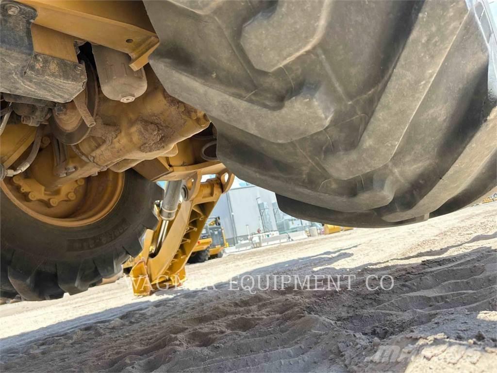 CAT 440 反铲装载机