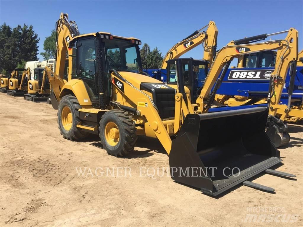 CAT 440 反铲装载机