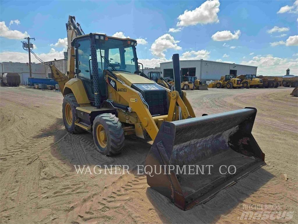 CAT 440 反铲装载机