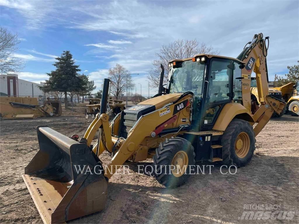 CAT 440 反铲装载机