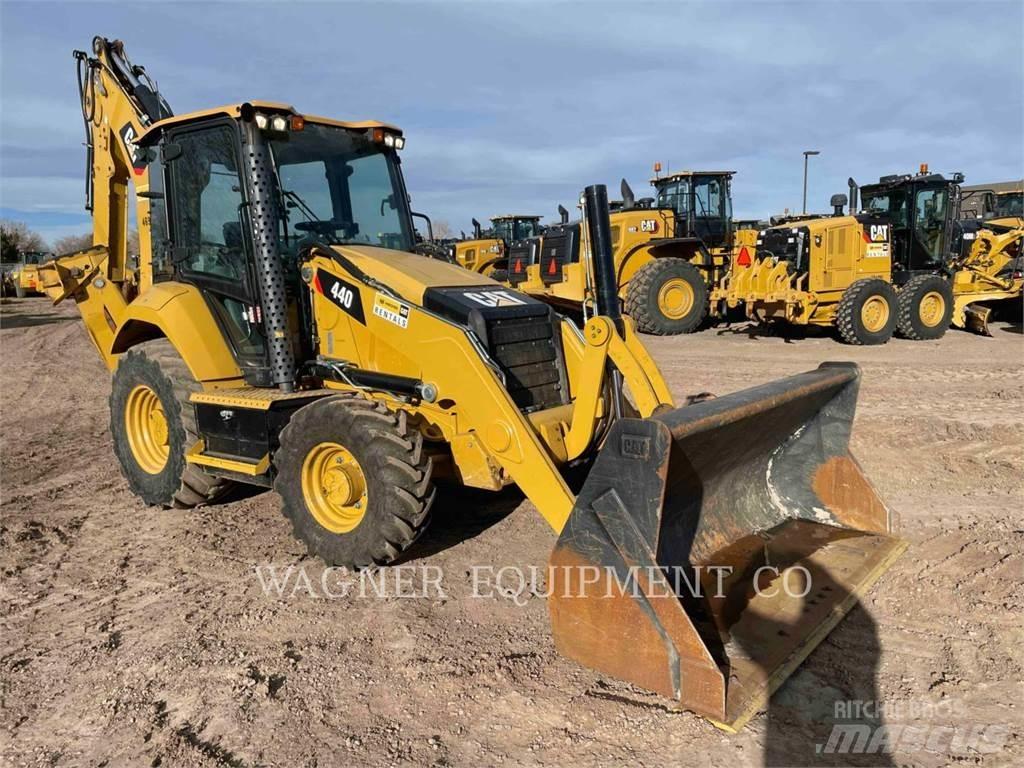CAT 440 反铲装载机